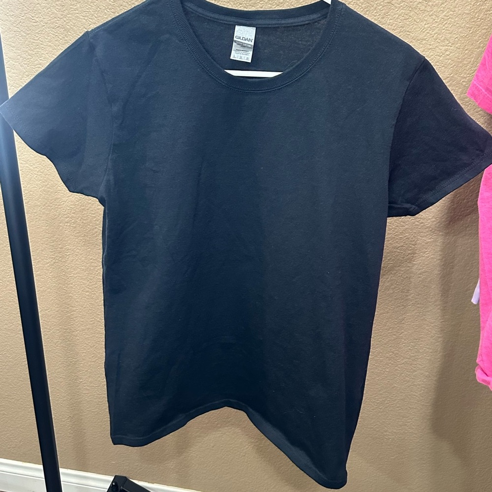 Gildan Black Short Sleeve Crew Neck T-Shirt
